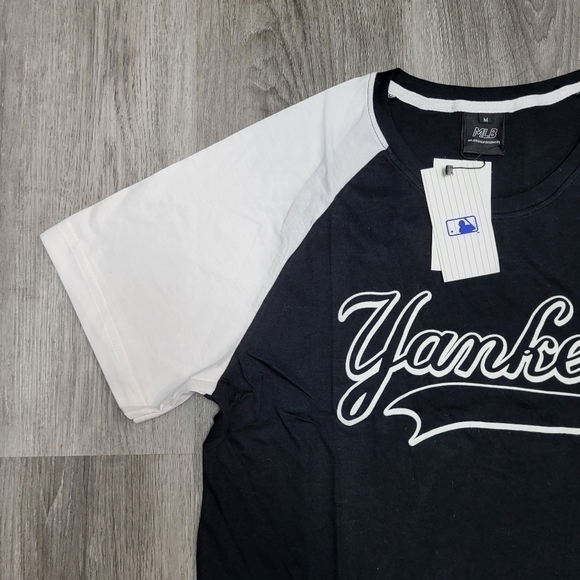 MLB - Yankees Women Tee shirts (M) - Picture 11 of 15